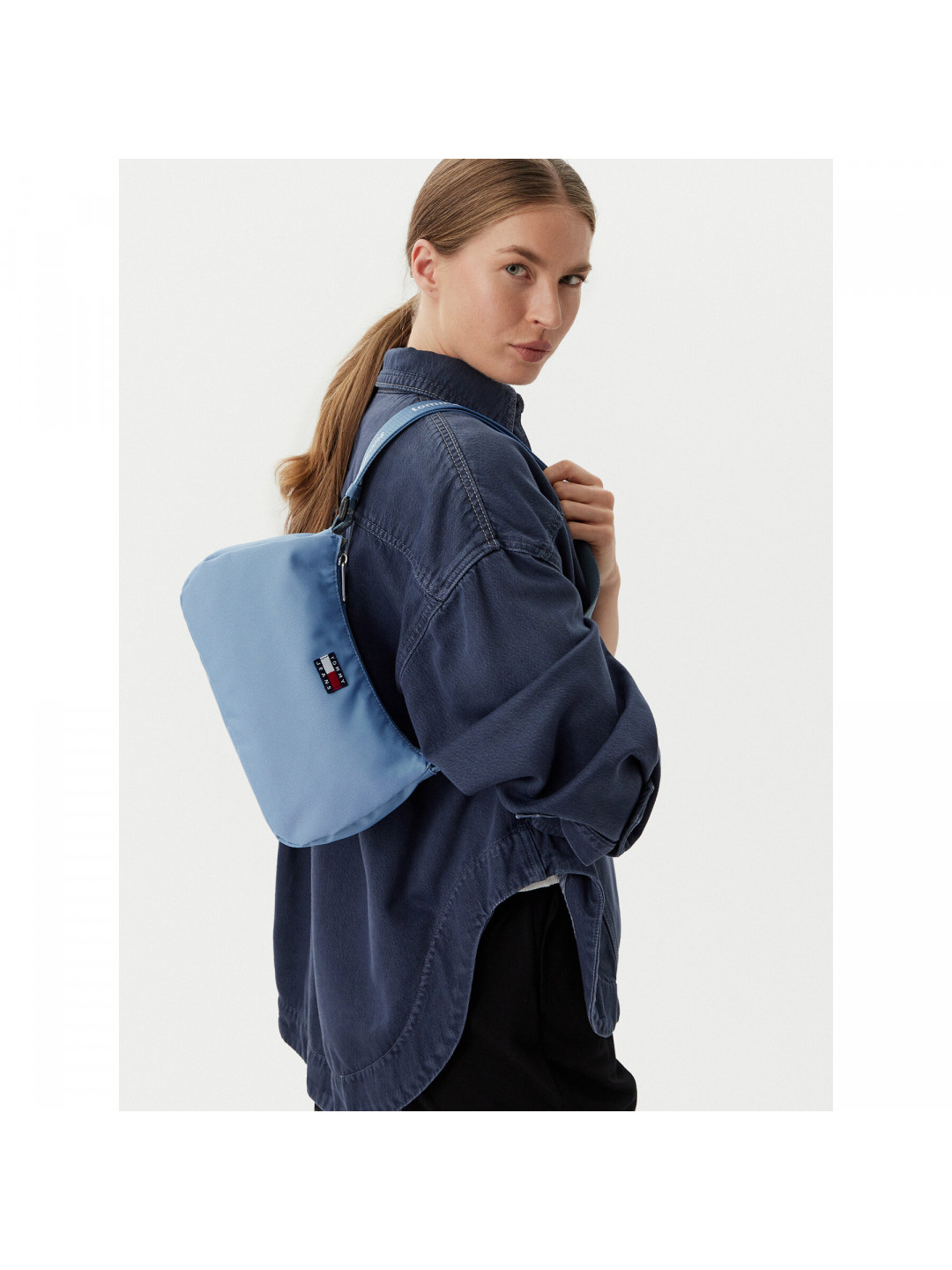 Kabelka Tommy Jeans Tjw Ess Daily Shoulder Bag AW0AW18768 Světle modrá